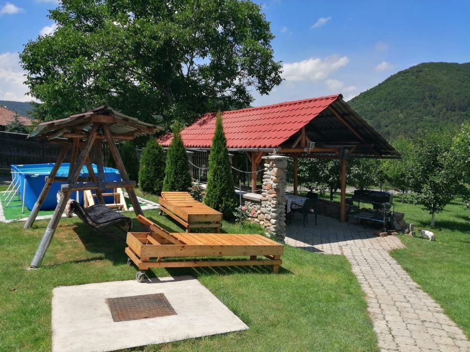 Cabana cu piscină de inchiriat la Someșul Cald