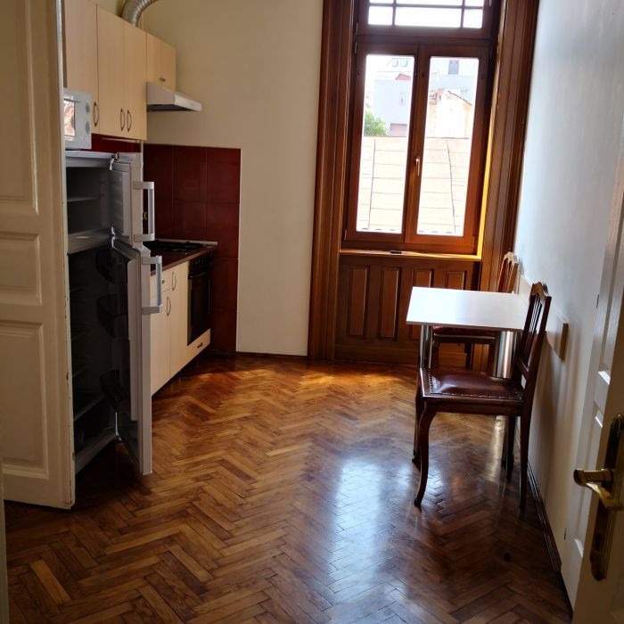 Închiriez apartament 2 camere ultracentral