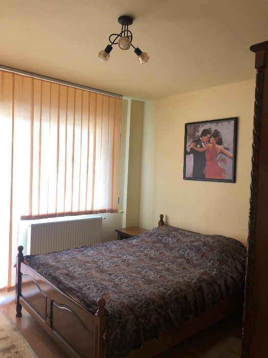 Inchiriez apartament