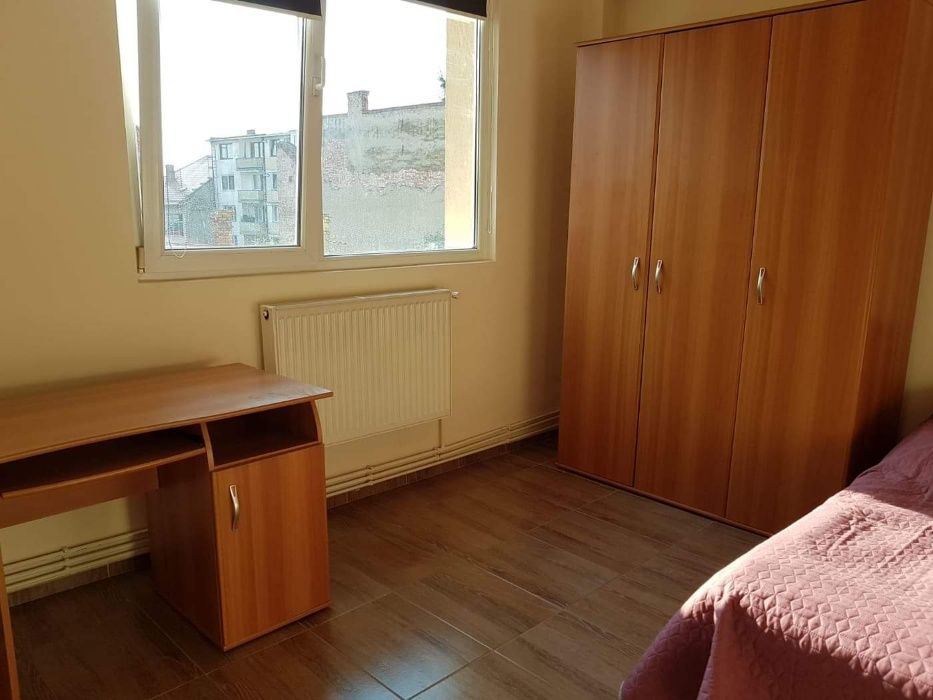 Dau in chirie ap 2 camere semidec pe str Horea,pret 310 euro