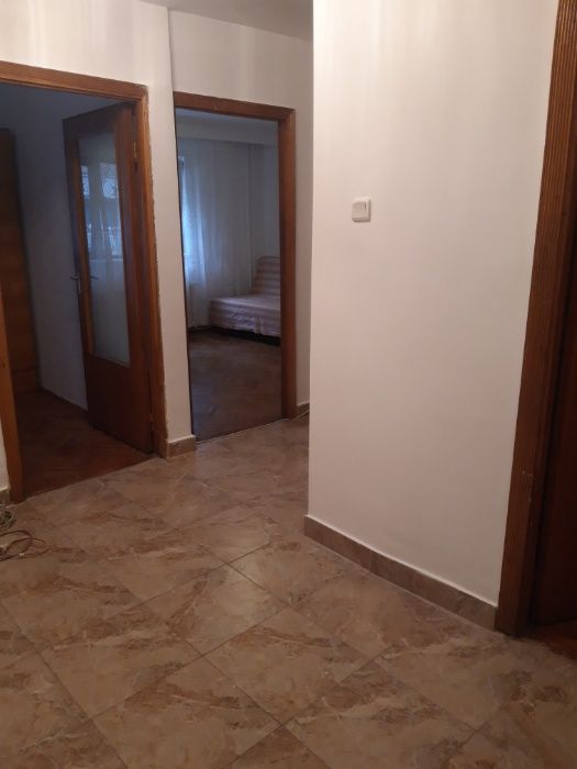 Inchiriez apartament 3 camere