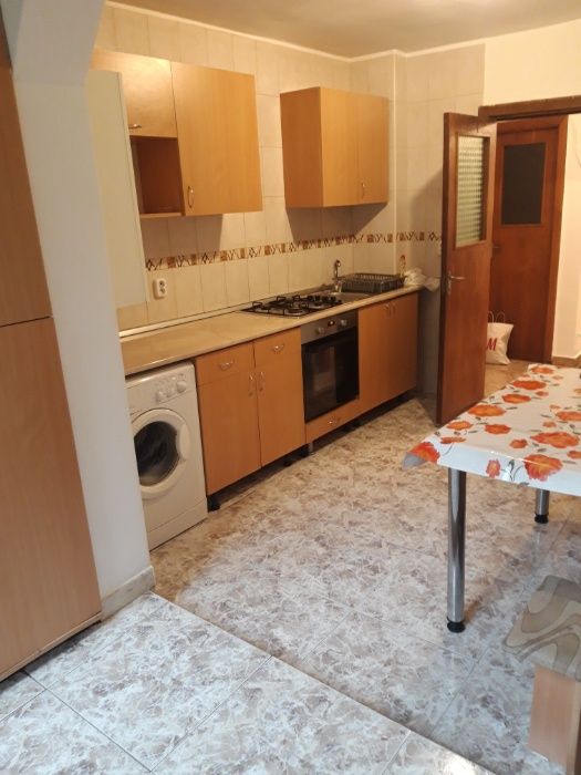 Inchiriez apartament 3 camere