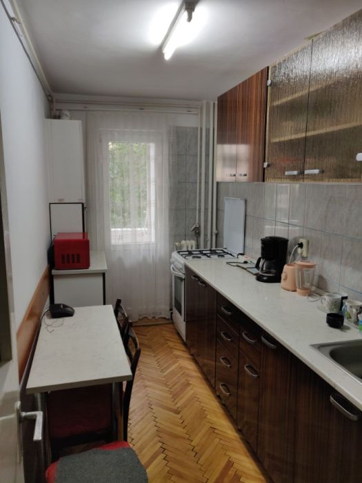 Apartament cu 3 camere decomandate, in zona Str Mehedinti