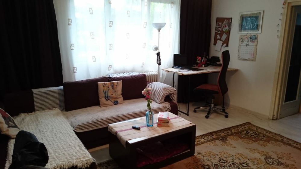 Inchiriez apartament cu 3 camere ,zona Plopilor,langa Sala Sporturilor