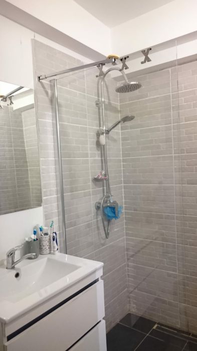 Inchiriez apartament cu 3 camere ,zona Plopilor,langa Sala Sporturilor