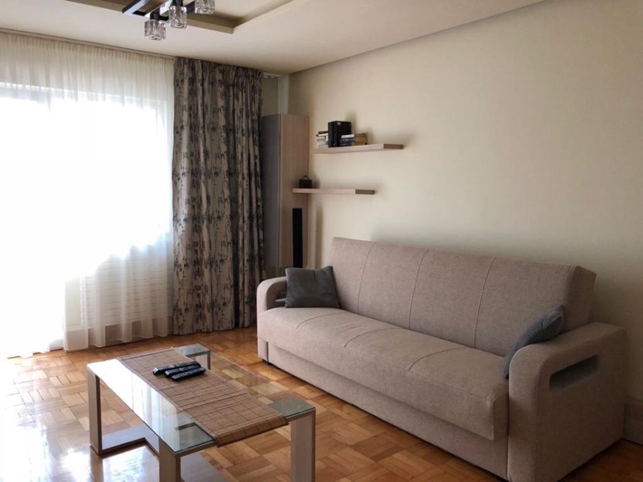 Apartament cu 3 camere decomandat de inchiriat