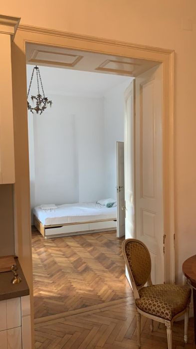 Dau in chirie apartament 4 camere, 4 bai, centru Cluj