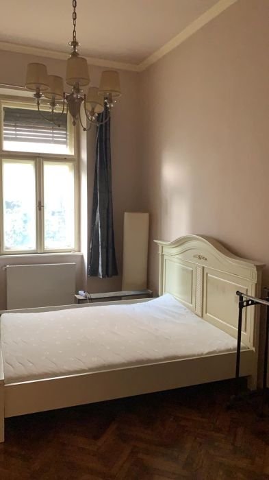 Dau in chirie apartament 4 camere, 4 bai, centru Cluj