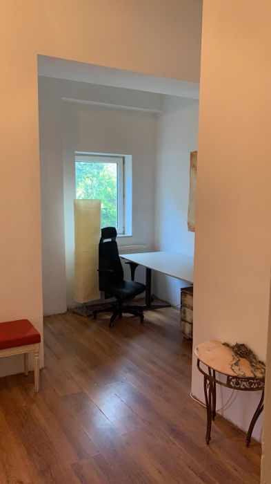 Dau in chirie apartament 4 camere, 4 bai, centru Cluj