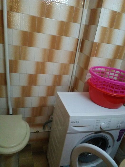 Închiriez apartament 4 camere