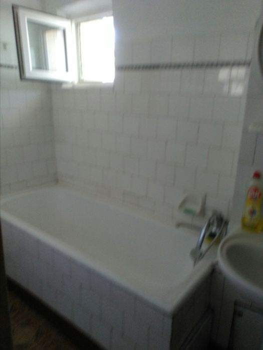 Închiriez apartament 4 camere