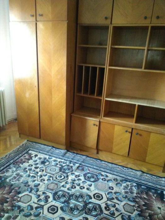 Închiriez apartament 4 camere