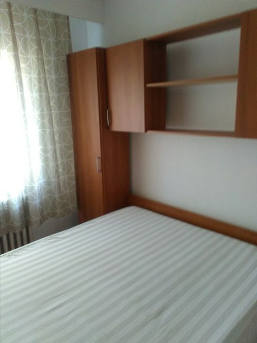 Închiriez apartament 4 camere