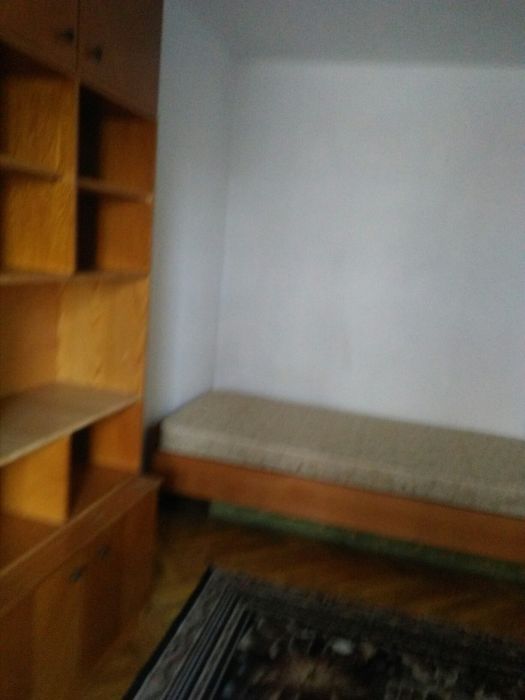 Închiriez apartament 4 camere