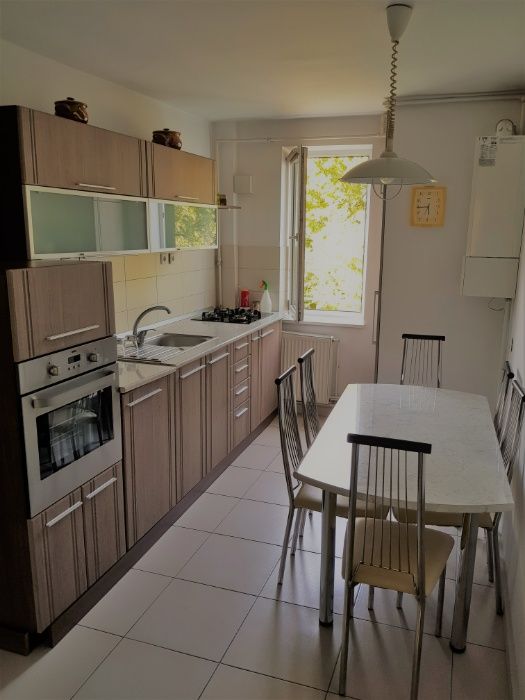 Inchiriez apartament cu 4 camere in cartierul Gheorgheni