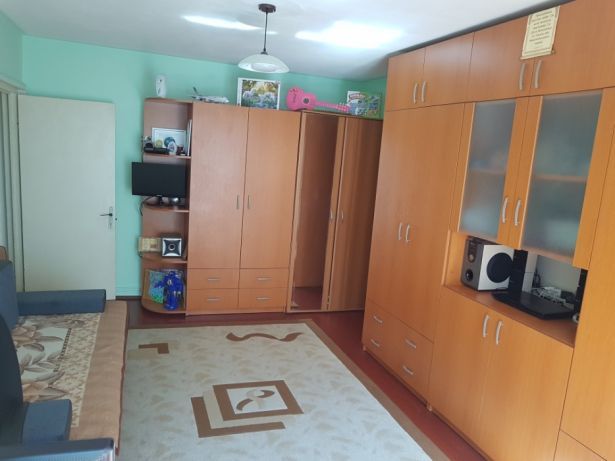 Vand apartament 2 camere zona Modern