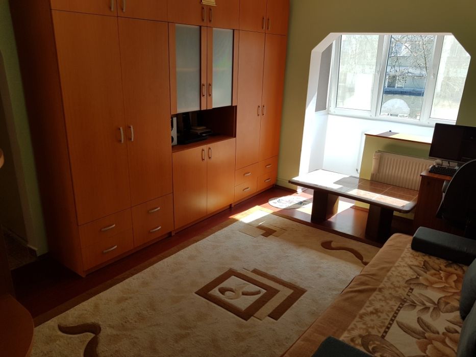 Vand apartament 2 camere zona Modern