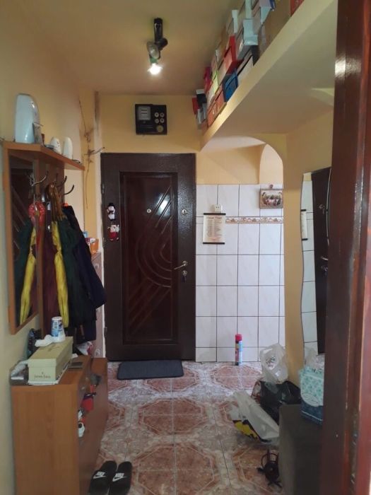 Vand apartament 3 camere , etajul 4 ,, piata dacia " - Str.Stelelor