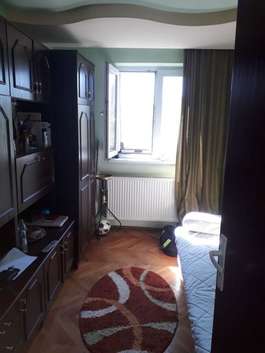 Vand apartament 3 camere , etajul 4 ,, piata dacia " - Str.Stelelor