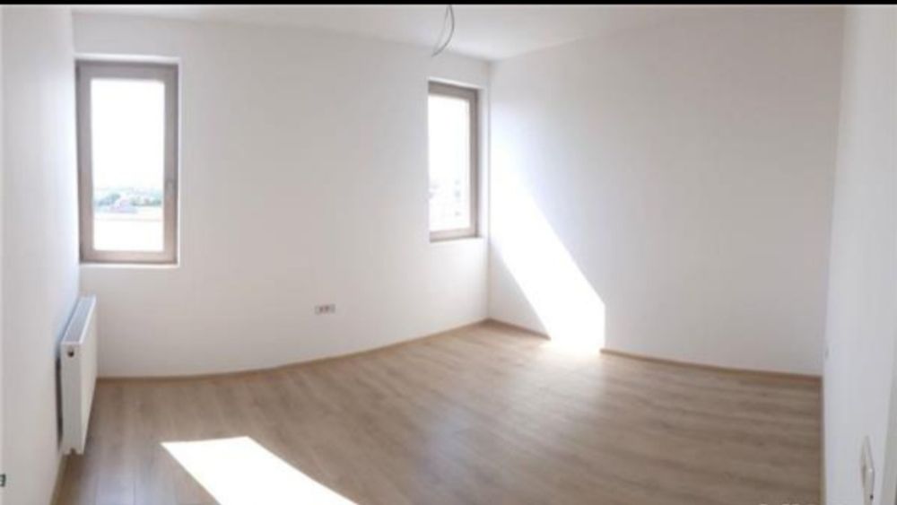 Apartament cu 3 camere, ocupabil imediat. Direct proprietar!