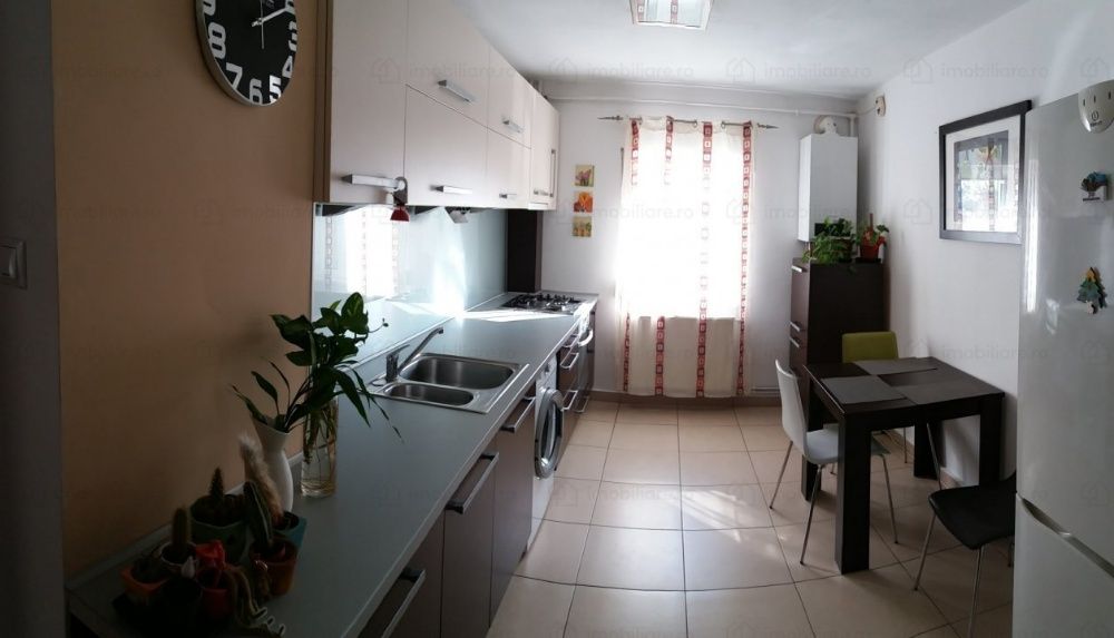 Vand apartament 3 camere decomandat ,modern,complet mobilat.