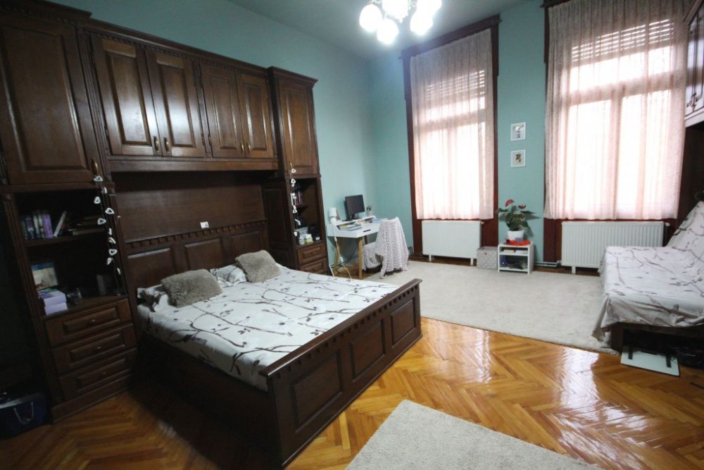 Proprietar vand apartament in cladire istorica semicentral 5 camere