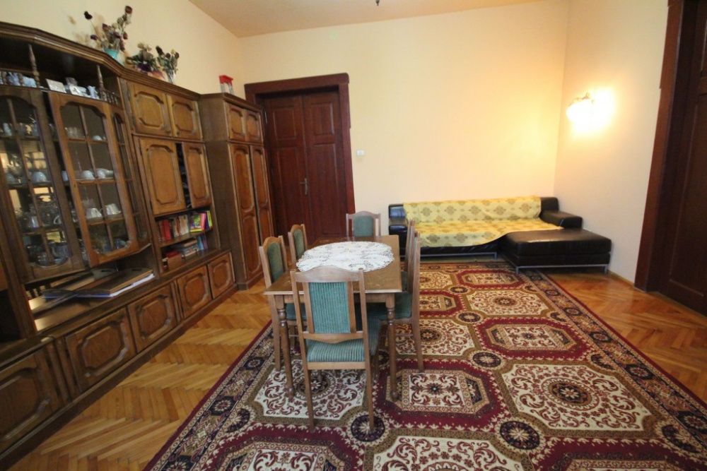 Proprietar vand apartament in cladire istorica semicentral 5 camere