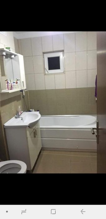 Proprietar vandapartament4 camere zona girocului decomandat centrala