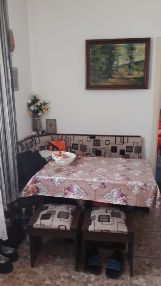 Închiriez apartament mic la casa