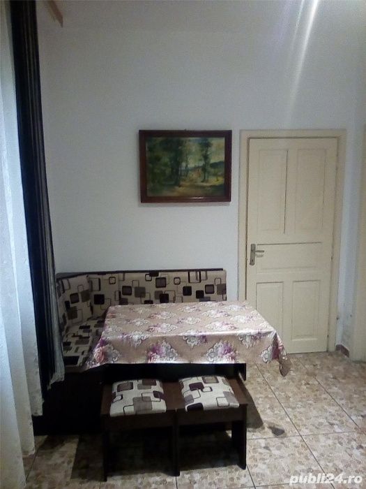 Închiriez apartament mic la casa