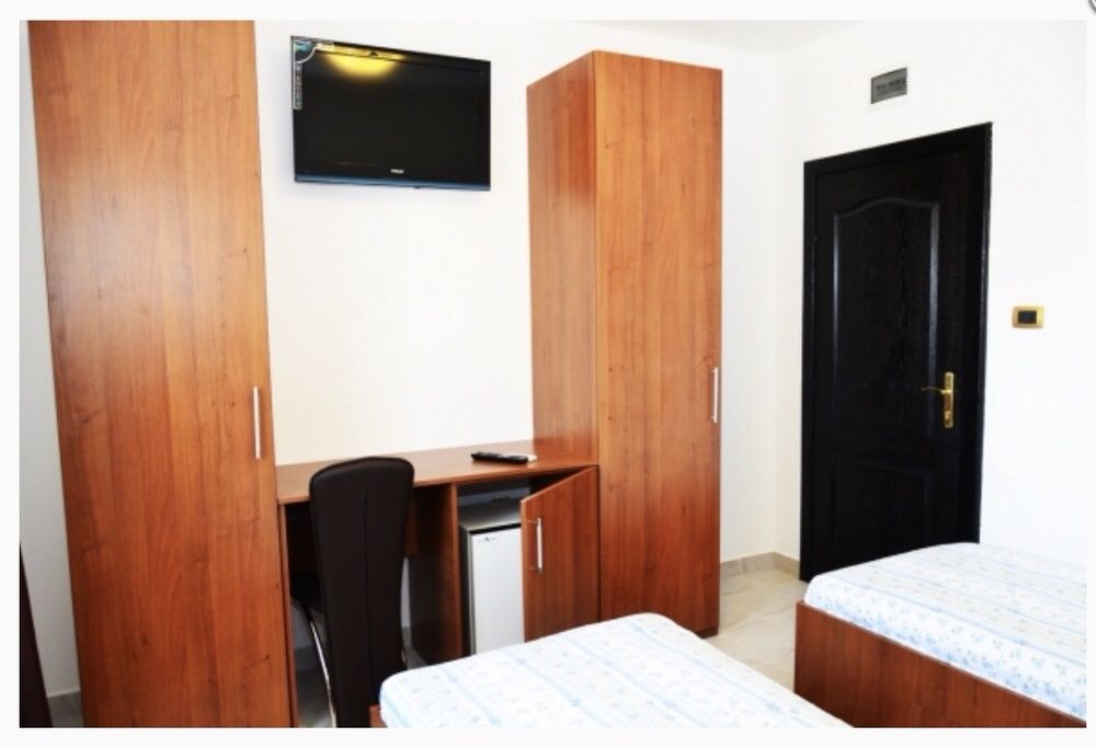 Inchiriez camera cu 2 paturi in zona Complexul Studentesc