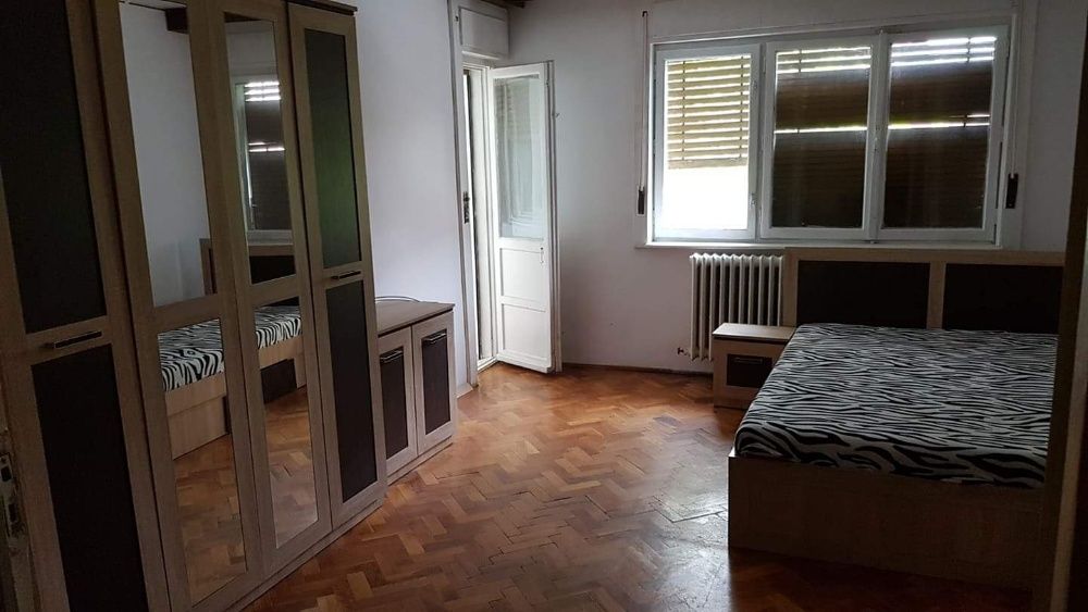 Zona medicină apartament 3 camera 450 euro