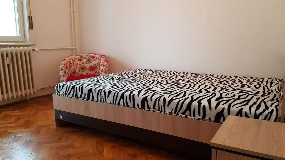 Zona medicină apartament 3 camera 450 euro