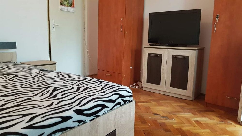 Zona medicină apartament 3 camera 450 euro