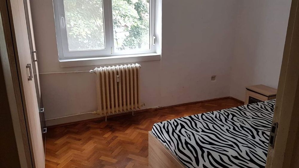 Zona medicină apartament 3 camera 450 euro