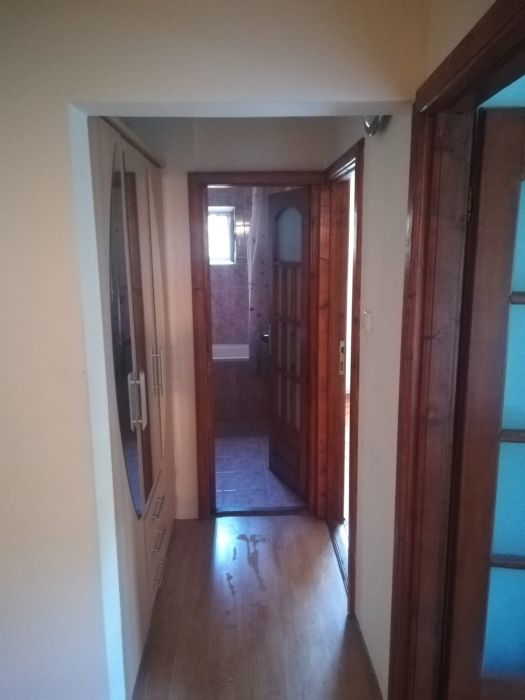 Inchiriez apartament cu 4 camere decomandat