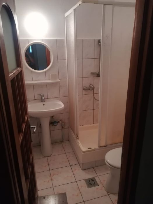 Inchiriez apartament cu 4 camere decomandat