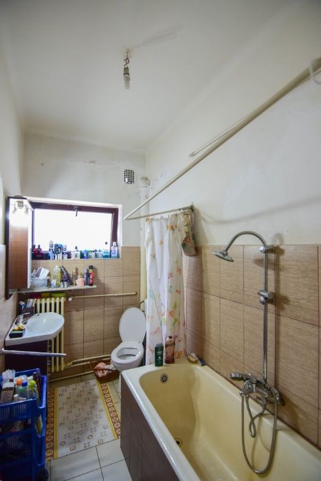 Vanzare - Apartament Bd. Dacia (Pe langa liceul Madgearu)