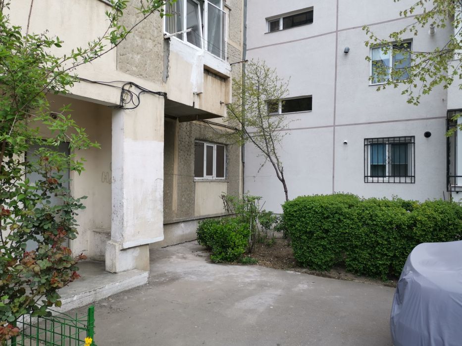 Apartament 2 , 3 camere zona Anda pretabil spatiu comercial, birou.