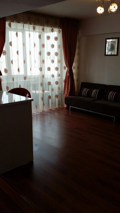 Vând apartament Piața Ovidiu