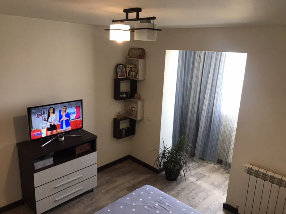 Apartament 3 camere et 9/10