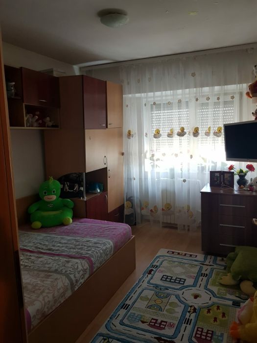 Proprietar, vând apartament cu 3 camere în Poarta 6