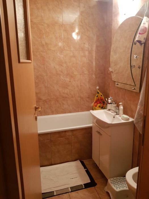 Proprietar, vând apartament cu 3 camere în Poarta 6