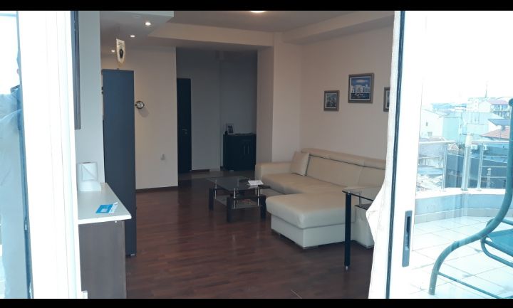 Vand apartament, casa cu 5 camere.