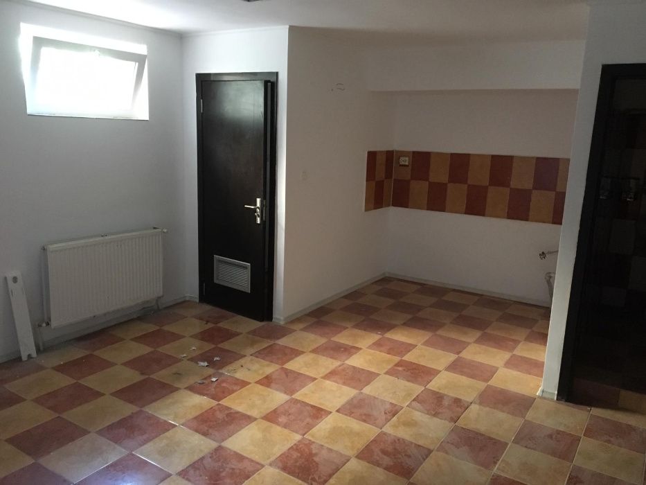 Vand Apartament/Spatiu comercial Str Eliberarii colt cu Dezrobirii