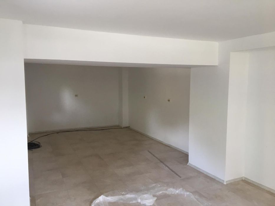 Vand Apartament/Spatiu comercial Str Eliberarii colt cu Dezrobirii