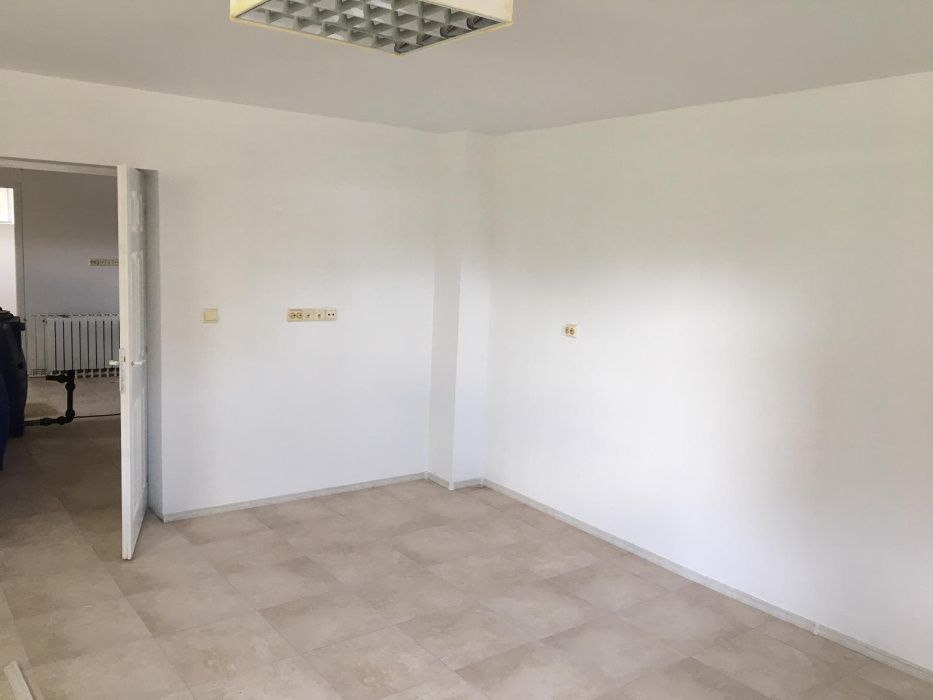 Vand Apartament/Spatiu comercial Str Eliberarii colt cu Dezrobirii