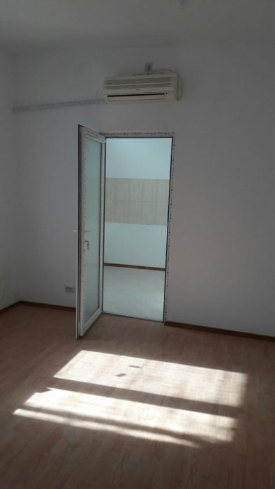 Apartament în vila (parter) -zona Miga .