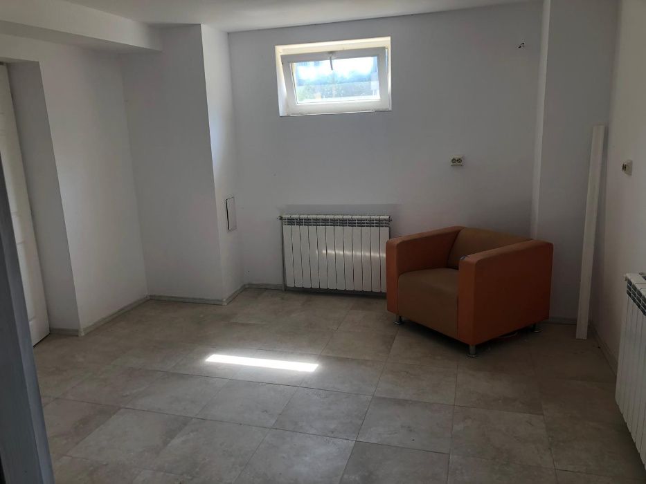 Vand Spatiu Comercial la Demisol pe Str Eliberarii