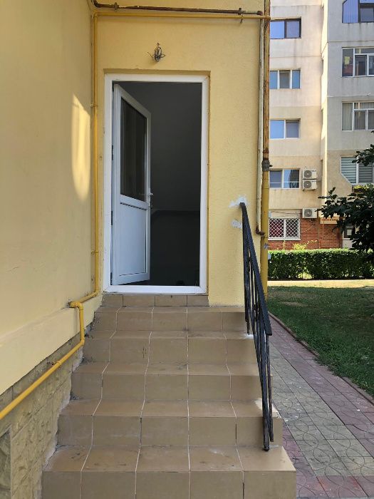 Vand Spatiu Comercial la Demisol pe Str Eliberarii